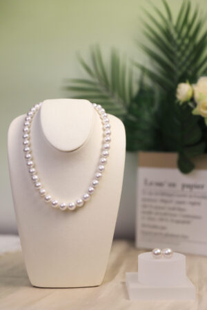 White pearl necklace